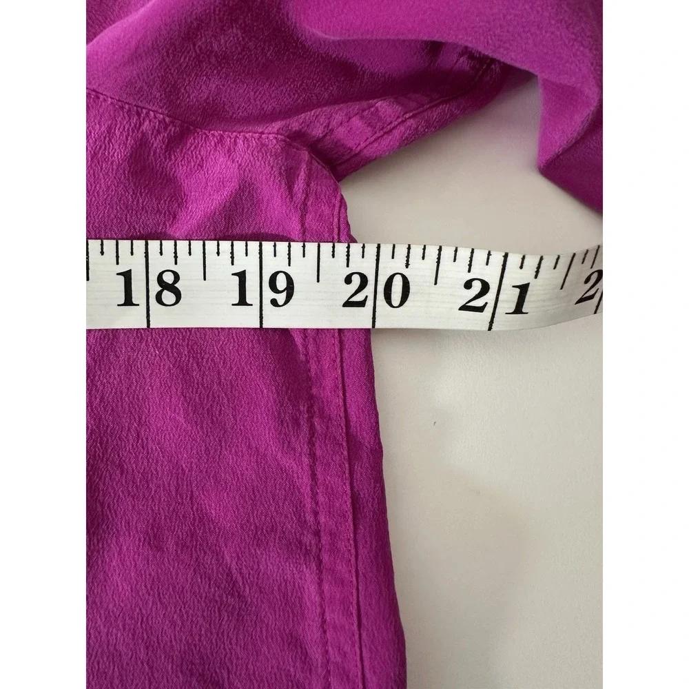 VINCE Top Women's Size 10 100% Silk Hot Pink Long Sleeve V-Neck Button Up Career - Picture 5 of 8